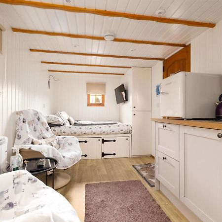 Shepherds Hut, West Ayton, Скарборо Экстерьер фото