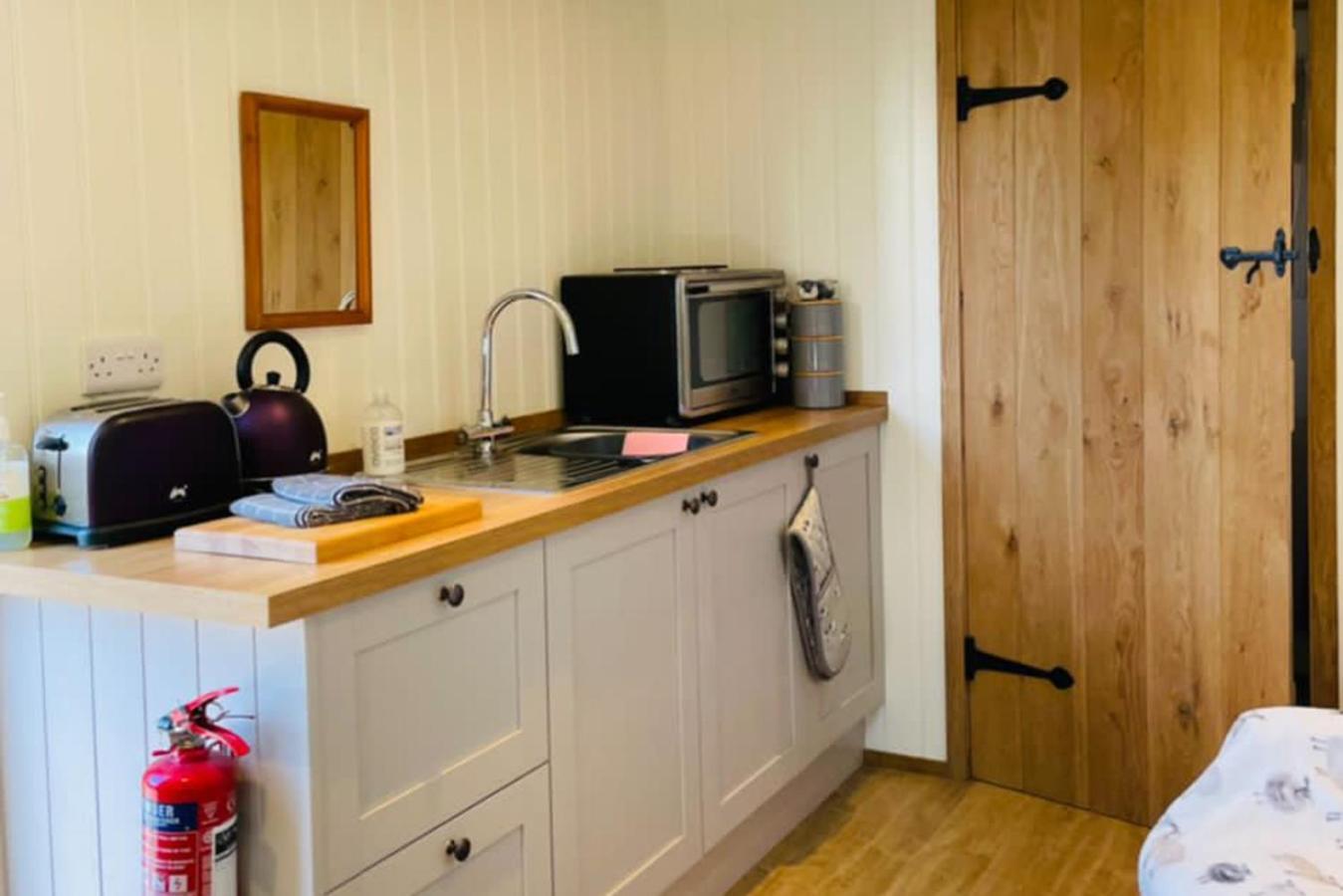 Shepherds Hut, West Ayton, Скарборо Экстерьер фото